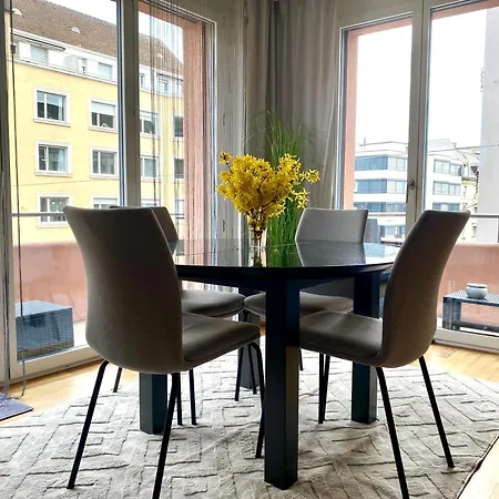 Views Am Schaffhauserplatz * Zurigo